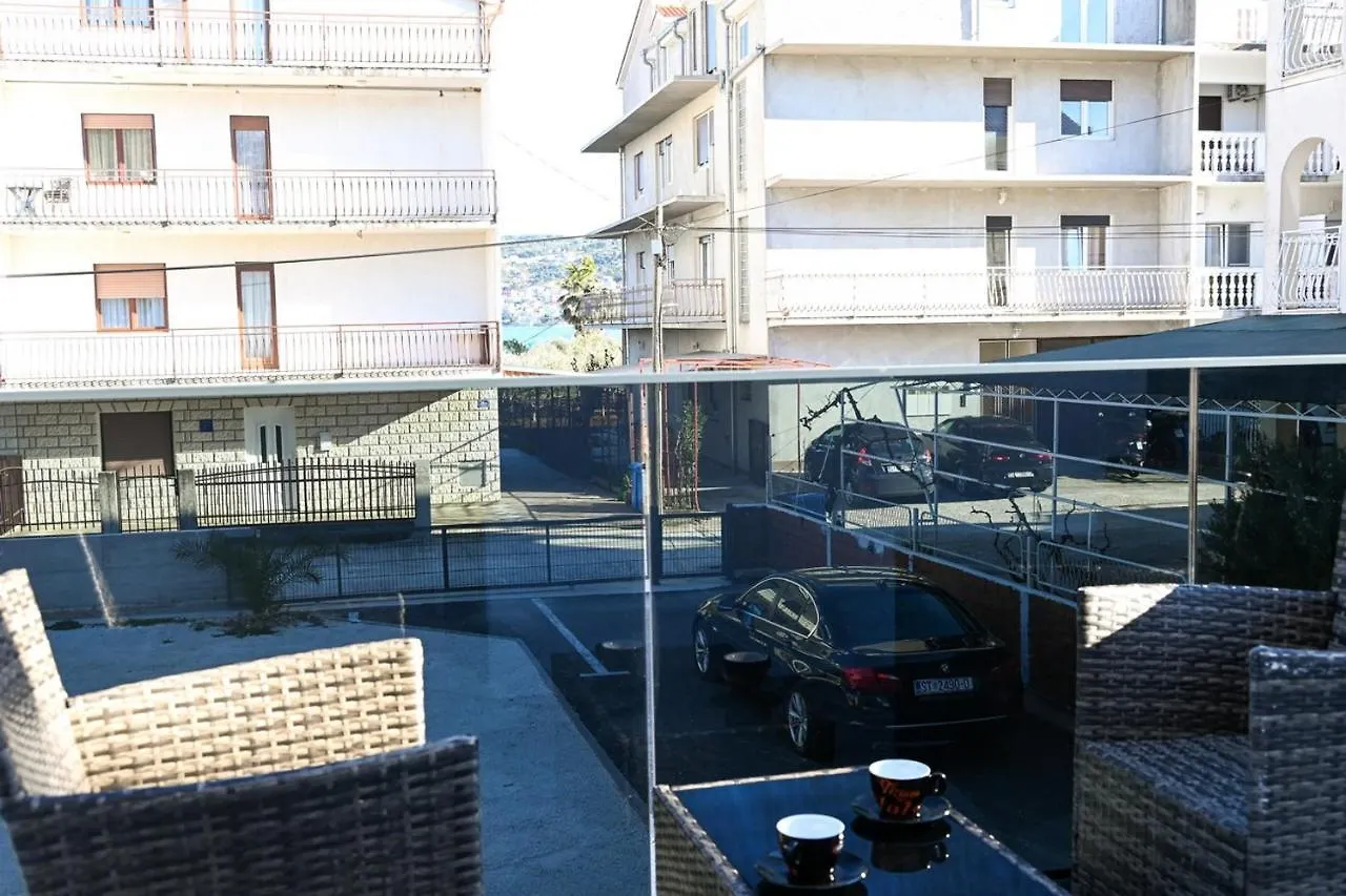 Apartments By The Sea Trogir - 21215