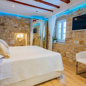 & Stars Free Parking Trogir